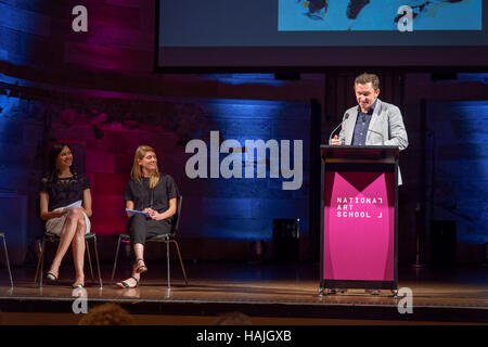 Australia. 01 Dic, 2016. (L-R) curatori, Nina Miall (Carriageworks), Anneke Jaspers (galleria d'Arte di NSW) e Blair francese (MCA) all'annuncio di artisti australiani inclusi nell'attesissimo mostra ' La nazionale: nuovo Australian Art 2017'. Credito: Hugh Peterswald/Pacific Press/Alamy Live News Foto Stock