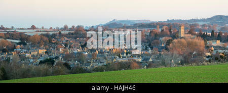 In autunno la brina su Chipping Campden a sunrise. Chipping Campden, Gloucestershire, Cotswolds, Inghilterra. Vista panoramica Foto Stock