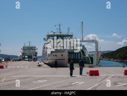 Traghetto Krk-Cres a Valbiska, Isola di Krk, golfo di Kvarner, Croazia Foto Stock