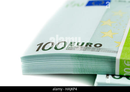 Pila di banconote euro 100 isolati su bianco Foto Stock