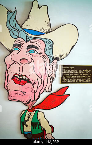 Ronald Reagan cartoon mostra nel museo della rivoluzione Havana Cuba Rincón de los Cretinos' (Cretins' angolo) Foto Stock