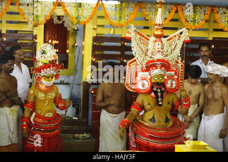 Theyyam, danza rituale dal Kerala, India Foto Stock