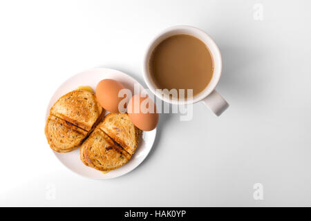 La prima colazione con uova, toast e caffè Foto Stock