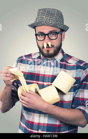 Naso che cola - infelice uomo malato con tessuti nel naso Foto Stock