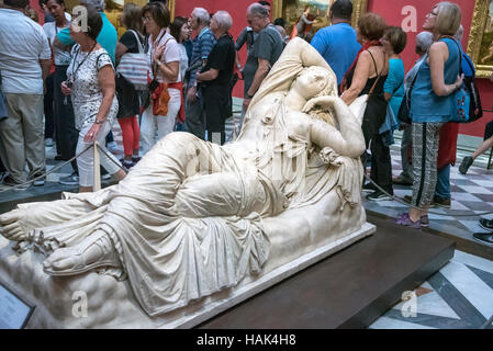 Famosa in tutto il mondo la scultura Medici Arianna addormentata, la Galleria degli Uffizi di Firenze, capitale della regione Toscana, Italia Foto Stock