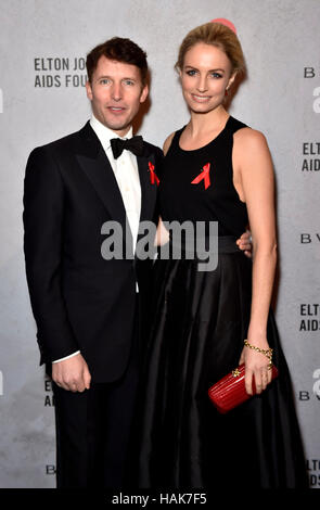 James Blunt e Sofia Wellesley frequentando 'l'occhio radicale' mostra di fotografia per la Elton John Aids Foundation presso la galleria Tate Modern Bankside, Londra. Foto Stock