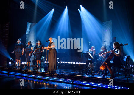 Emeli Sande esegue durante le riprese del Graham Norton Show at The London Studios, Londra Sud, che sarà in onda su BBC One il venerdì sera. Foto Stock