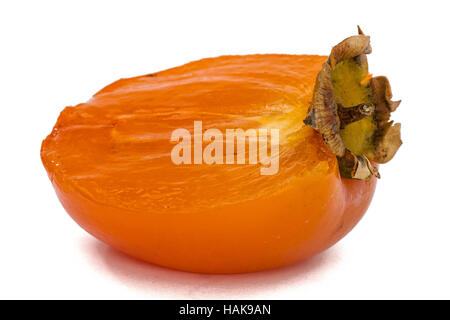 La metà della frutta persimmon, isolato su sfondo bianco Foto Stock