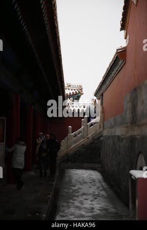 Coperte di neve sul tetto del palazzo, la Città Proibita di Pechino, Cina Foto Stock