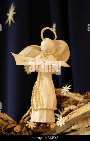 Christmas Angel, la scena della Natività opera di Samuela Premuzic, mostra di presepi in galleria Vijenac a Zagabria in Croazia Foto Stock