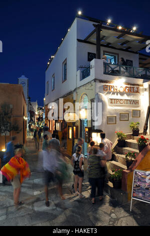 La cittadina di Oia al crepuscolo tempo, Santorini Island, Grecia Foto Stock