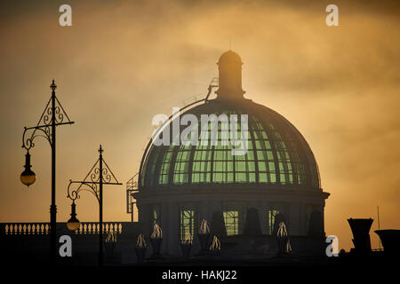 Il Trafford Centre tetti a cupola struttura Manchester intu centro shopping mall negozi retail store precinct rivenditore rivenditori al dettaglio di uscita produ di acquisto Foto Stock