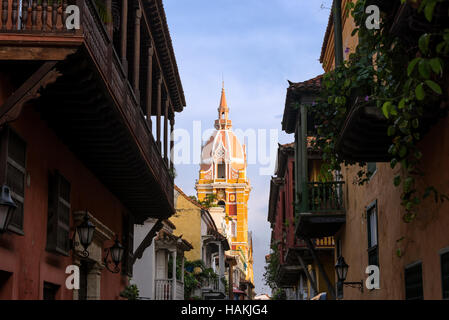 Architettura storica nella città coloniale nel centro di Cartagena, Colombia Foto Stock
