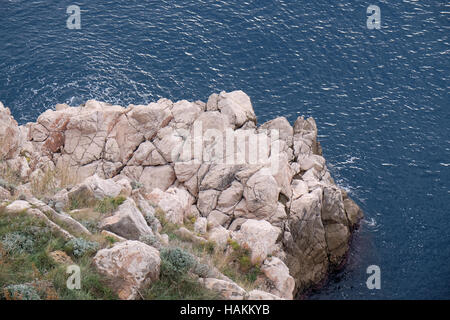 Blu pittorica del mare Adriatico di Dubrovnik, Croazia il 30 novembre 2015. Foto Stock