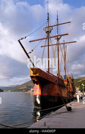 Motore barca a vela Karaka nel porto di Dubrovnik, Croazia Foto Stock