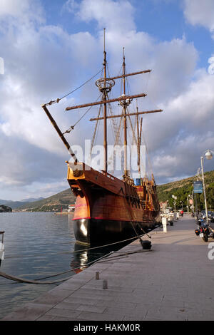 Motore barca a vela Karaka nel porto di Dubrovnik, Croazia Foto Stock