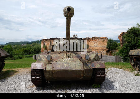 Serbatoi militare museo all'aria aperta dal croato della Guerra di Indipendenza, 1991 - 1995, Turanj, Croazia Foto Stock