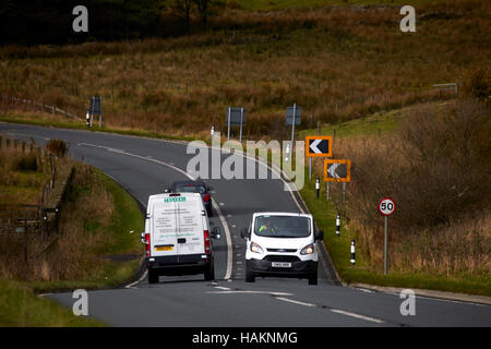 Grane Road Lancashire paese link Transport transporter trasporto trasportati in viaggio ottenendo circa da sul corso di " commuters " spostamenti pendolari Foto Stock