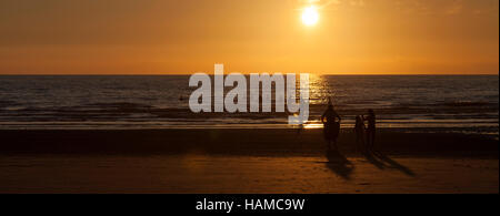 Blackpool Beach centrlal pier Foto Stock