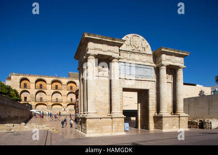 Puerta del Puente, Cordoba, Andalusia, Spagna, Europa Foto Stock