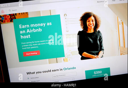 1 dicembre 2016 - Orlando, Florida, Stati Uniti - Il sito web di Airbnb è visibile sullo schermo di un computer a Orlando in Florida. In data 1 dicembre 2016, Airbnb ha annunciato per la prima volta che si potrebbe imporre un limite legale sul numero di notti in un anno un host a Londra e ad Amsterdam è in grado di affittare una casa. La restrizione che prende effetto nel gennaio, limiterebbe noleggi per 90 giorni di un anno a Londra e 60 giorni all anno in Amsterdam, per conformarsi a quanto precedentemente stabilito limiti imposti da tali città. (Paul Hennessy/Alamy) Foto Stock