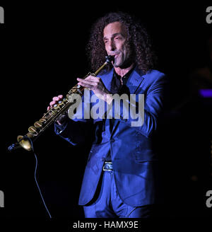 Fort Lauderdale, FL, Stati Uniti d'America. 01 Dic, 2016. Kenny G esegue al Parker Playhouse sul dicembre 1, 2016 a Fort Lauderdale Florida. Credito: Mpi04/media/punzone Alamy Live News Foto Stock