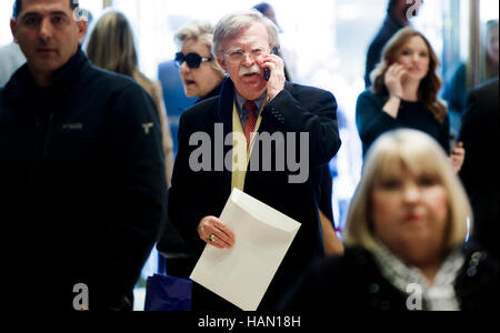 New York, New York, Stati Uniti d'America. 02Dec, 2016. Ex ambasciatore degli Stati Uniti alle Nazioni Unite John Bolton arriva per un incontro con il presidente eletto Donald Trump al Trump Tower a New York New York, Stati Uniti d'America, 02 dicembre 2016. Credito: Justin Lane/Piscina via CNP /MediaPunch Credito: MediaPunch Inc/Alamy Live News Foto Stock