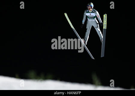 Il concorso di Klingenthal, in Germania. 02Dec, 2016. Atleta polacco Maciej Kot in azione durante il Skijumping di Coppa del Mondo a Klingenthal, in Germania, 02 dicembre 2016. Foto: Jan Woitas/dpa-Zentralbild/dpa/Alamy Live News Foto Stock