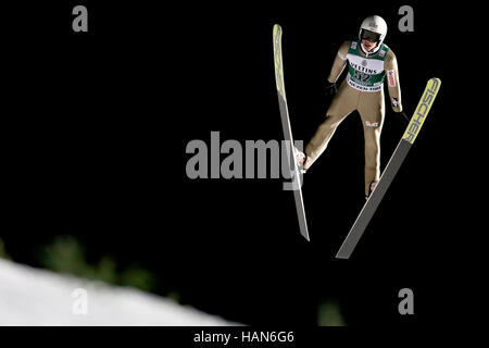 Il concorso di Klingenthal, in Germania. 02Dec, 2016. Atleta polacco Piotr Zyla in azione durante il Skijumping di Coppa del Mondo a Klingenthal, in Germania, 02 dicembre 2016. Foto: Jan Woitas/dpa-Zentralbild/dpa/Alamy Live News Foto Stock