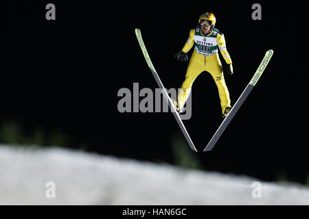 Il concorso di Klingenthal, in Germania. 02Dec, 2016. Skijumper giapponese Noriaki Kasai in azione durante il Skijumping di Coppa del Mondo a Klingenthal, in Germania, 02 dicembre 2016. Foto: Jan Woitas/dpa-Zentralbild/dpa/Alamy Live News Foto Stock