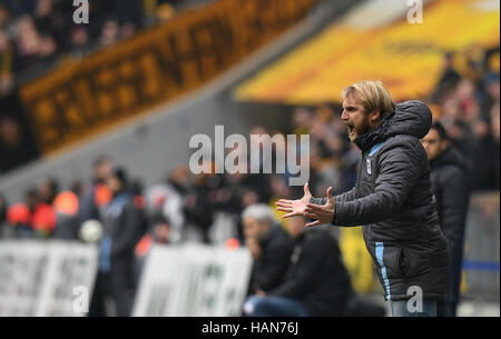 Monaco di Baviera, Germania. 03 Dic, 2016. Coach Daniel BIEROFKA da Muenchen gesti dal margine durante il match di Bundesliga tedesca secondi match tra TSV 1860 Muenchen e dinamo Dresda in stadio Allianz Arena di Monaco di Baviera, Germania, 03 dicembre 2016. Foto: Sven Hoppe/dpa/Alamy Live News Foto Stock