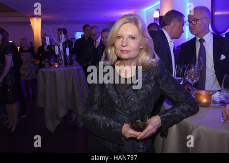 Monaco di Baviera, Germania. 02Dec, 2016. L'attrice Sabine Postel in corrispondenza di un pasto per celebrare l avvento Natale ospitato dall'emittente televisiva tedesca ARD a Monaco di Baviera, Germania, 02 dicembre 2016. Foto: Felix Hörhager/dpa/Alamy Live News Foto Stock