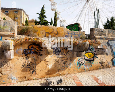 Faro vecchie mura della città - regione di Algarve, PORTOGALLO Foto Stock