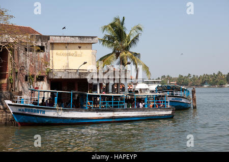 Traghetto sul terminale,Fort Cochin,Kochi, Kerala, India. Foto Stock