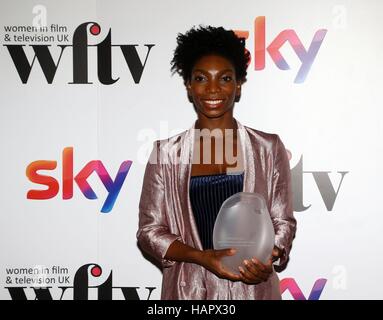 Michaela Coel ha ricevuto il premio FremantleMedia UK per il nuovo talento al Women in Film & TV Awards presso l'hotel Hilton nel centro di Londra. Foto Stock