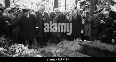 Funerali di condannato criminale di guerra Karl Doenitz il 6 gennaio 1981 in Aumuehle vicino ad Amburgo. | Utilizzo di tutto il mondo Foto Stock