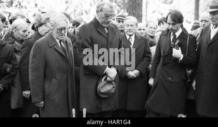 Funerali di condannato criminale di guerra Karl Doenitz il 6 gennaio 1981 in Aumuehle vicino ad Amburgo. | Utilizzo di tutto il mondo Foto Stock