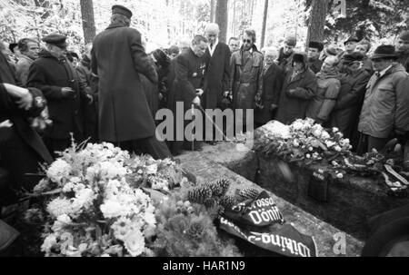 Funerali di condannato criminale di guerra Karl Doenitz il 6 gennaio 1981 in Aumuehle vicino ad Amburgo. | Utilizzo di tutto il mondo Foto Stock