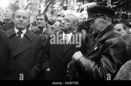 Funerali di condannato criminale di guerra Karl Doenitz il 6 gennaio 1981 in Aumuehle vicino ad Amburgo. | Utilizzo di tutto il mondo Foto Stock