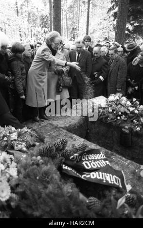 Funerali di condannato criminale di guerra Karl Doenitz il 6 gennaio 1981 in Aumuehle vicino ad Amburgo. | Utilizzo di tutto il mondo Foto Stock