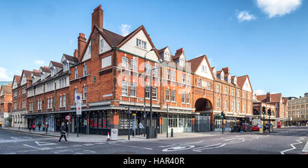 Spitalfields Market esterno su strada commerciale, Spitalfields, Londra Foto Stock