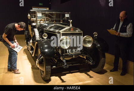 Londra, Regno Unito. Il 2 dicembre 2016. 1926 Rolls Royce Phantom I aka 'Il Fantasma dell'amore" costruito per l'uomo d'affari americano Clarence Gasque come un regalo per sua moglie, il Woolworth ereditiera Maude Gasque. Est. GBP 500,000-700,000. Bonhams' anteprima di vintage e classic automobili per la loro prossima Bond Street vendita domenica 4 dicembre 2016. Foto Stock