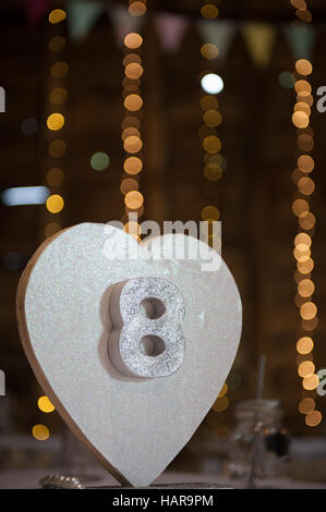 Cuore tabella firmare la celebrazione dei matrimoni Foto Stock