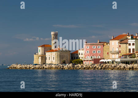 Chiesa di San Clemente e gli edifici di pirano, Primorska, Slovenia Foto Stock