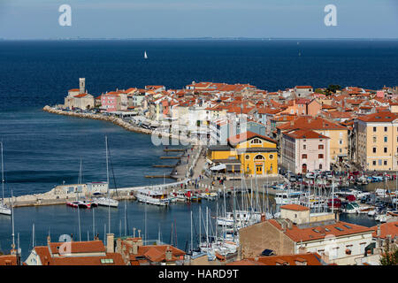 Vista la mattina sulla città vecchia di pirano, Primorska, Slovenia Foto Stock