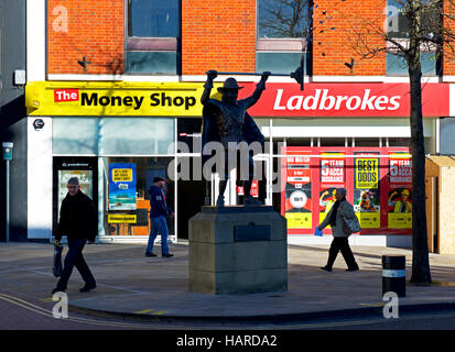 Spirito del carnevale statua in Bridgewater, Somerset, Inghilterra, Regno Unito Foto Stock