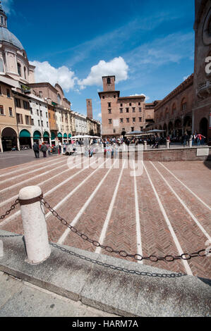 L'Italia, Lombardia, Mantova, Piazza Piazza delle Erbe Foto Stock