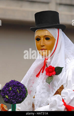 Una processione componidori segna l'inizio del torneo, Sartiglia festa, Oristano, Sardegna, Italia, Europa Foto Stock