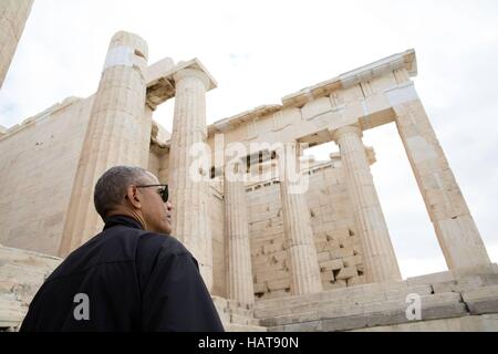 Stati Uniti Il presidente Barack Obama tours l'Acropoli Novembre 16, 2016 ad Atene, in Grecia. Foto Stock