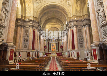 BRESCIA, Italia - 22 Maggio 2016: la navata della chiesa di Santa Maria della Pace. Foto Stock